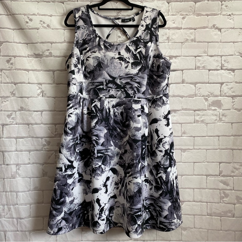 APT.9 Black and White Sleeveless A-line Dress 96% Polyester 4% Spandex S…